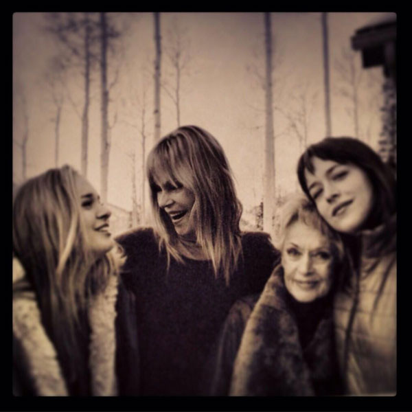 Melanie Griffith, Tippi Hedren, Dakota Johnson, Stella Banderas, Twitter Melanie Griffith, Tippi Hedren, Dakota Johnson, Stella Banderas, Twitter
